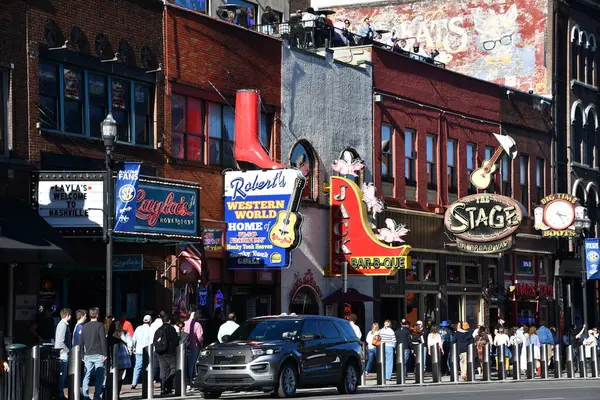 Nashville, Tennessee 'de Broadway, 2 Mart 2025' te görüldüğü gibi..
