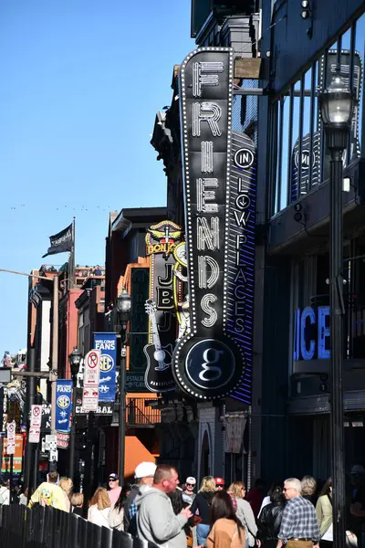 Nashville, Tennessee 'de Broadway, 2 Mart 2025' te görüldüğü gibi..