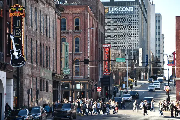 Nashville, Tennessee 'de Broadway, 2 Mart 2025' te görüldüğü gibi..
