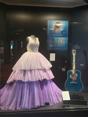 NASHVILLE, TN - 28 Şubat 2025 'te Nashville, Tennessee' deki Country Music Hall of Fame ve Museum 'da sergilenen Amerikan Akıntıları.