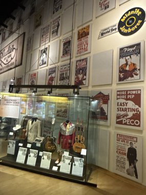 NASHVILLE, TN - 28 Şubat 2025 'te Nashville, Tennessee' deki Country Music Hall of Fame ve Museum 'da sergi.