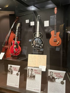 NASHVILLE, TN - 28 Şubat 2025 'te Nashville, Tennessee' deki Country Music Hall of Fame ve Museum 'da sergi.