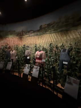 NASHVILLE, TN - 28 Şubat 2025 'te Nashville, Tennessee' deki Country Music Hall of Fame ve Museum 'da sergi.