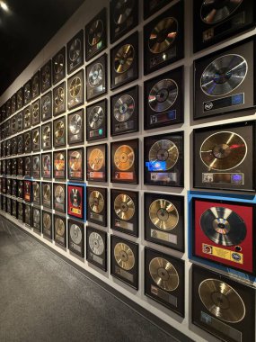 NASHVILLE, TN - 28 Şubat 2025 'te Nashville, Tennessee' deki Country Music Hall of Fame ve Museum 'da sergi.