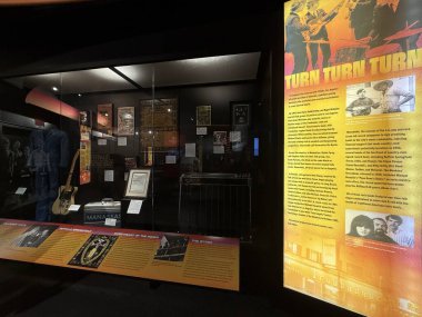 NASHVILLE, TN - 28 Şubat 2025 'te Nashville, Tennessee' deki Country Music Hall of Fame ve Museum 'da sergi.