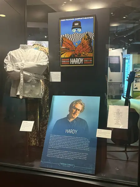 NASHVILLE, TN - 28 Şubat 2025 'te Nashville, Tennessee' deki Country Music Hall of Fame ve Museum 'da sergilenen Amerikan Akıntıları.