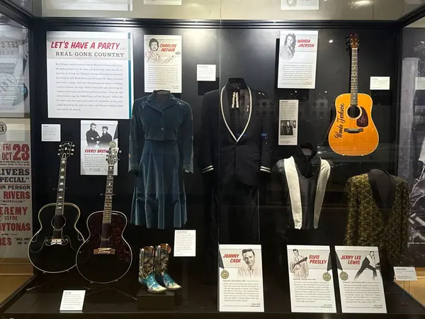 NASHVILLE, TN - 28 Şubat 2025 'te Nashville, Tennessee' deki Country Music Hall of Fame ve Museum 'da sergi.