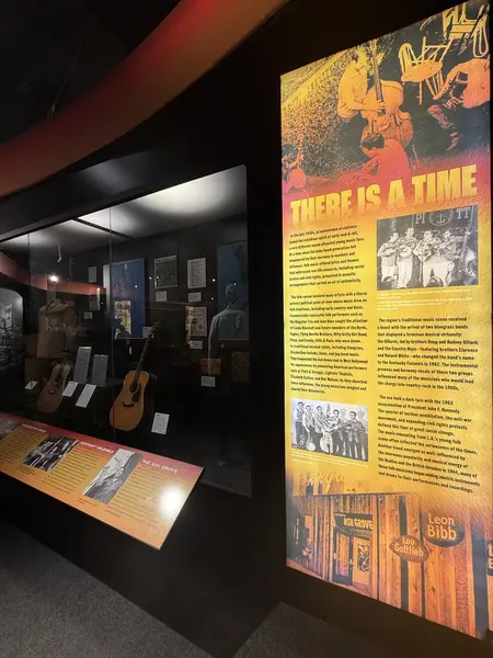 NASHVILLE, TN - 28 Şubat 2025 'te Nashville, Tennessee' deki Country Music Hall of Fame ve Museum 'da sergi.