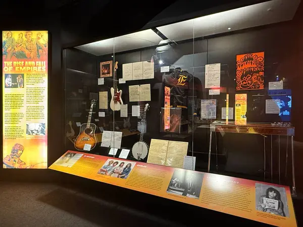 NASHVILLE, TN - 28 Şubat 2025 'te Nashville, Tennessee' deki Country Music Hall of Fame ve Museum 'da sergi.