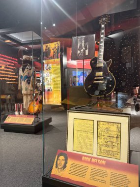 NASHVILLE, TN - 28 Şubat 2025 'te Nashville, Tennessee' deki Country Music Hall of Fame ve Museum 'da sergi.
