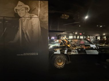 NASHVILLE, TN - 28 Şubat 2025 'te Nashville, Tennessee' deki Country Music Hall of Fame ve Museum 'da sergi.