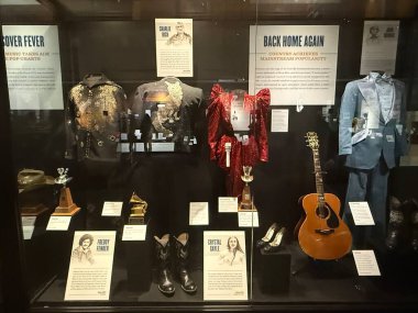 NASHVILLE, TN - 28 Şubat 2025 'te Nashville, Tennessee' deki Country Music Hall of Fame ve Museum 'da sergi.