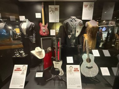 NASHVILLE, TN - 28 Şubat 2025 'te Nashville, Tennessee' deki Country Music Hall of Fame ve Museum 'da sergi.