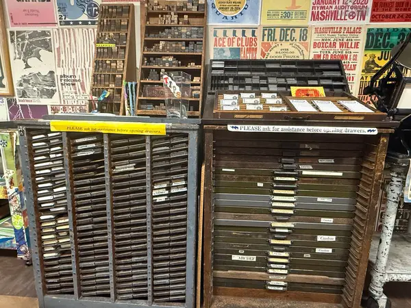 NASHVILLE, TN - 28 Şubat 2025 'te Nashville, Tennessee' de görülen Hatch Show.