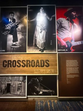 NASHVILLE, TN - 28 Şubat 2025 'te Nashville, Tennessee' deki Ulusal Afro-Amerikan Müzesi 'nde açılan yol ayrımı sergisi.