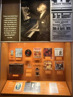 NASHVILLE, TN - 28 Şubat 2025 'te Nashville, Tennessee' deki Ulusal Afro-Amerikan Müzesi 'nde açılan yol ayrımı sergisi.