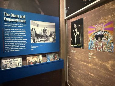 NASHVILLE, TN - 28 Şubat 2025 'te Nashville, Tennessee' deki Ulusal Afro-Amerikan Müzesi 'nde açılan yol ayrımı sergisi.