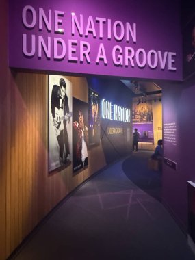 NASHVILLE, TN - 28 Şubat 2025 'te Nashville, Tennessee' deki Ulusal Afro-Amerikan Müzik Müzesi 'nde bir Ulusal Çalgı Altında Sergi.