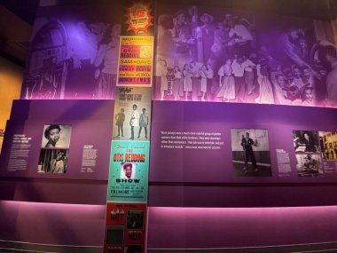 NASHVILLE, TN - 28 Şubat 2025 'te Nashville, Tennessee' deki Ulusal Afro-Amerikan Müzik Müzesi 'nde bir Ulusal Çalgı Altında Sergi.