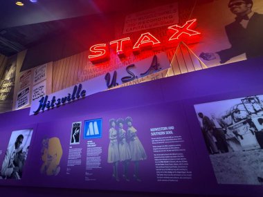 NASHVILLE, TN - 28 Şubat 2025 'te Nashville, Tennessee' deki Ulusal Afro-Amerikan Müzik Müzesi 'nde bir Ulusal Çalgı Altında Sergi.