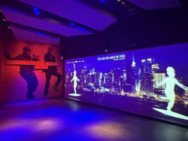 NASHVILLE, TN - 28 Şubat 2025 'te Nashville, Tennessee' deki Ulusal Afro-Amerikan Müzik Müzesi 'nde bir Ulusal Çalgı Altında Sergi.