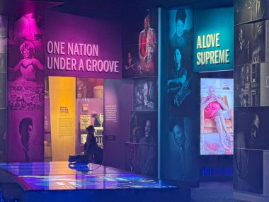 NASHVILLE, TN - 28 Şubat 2025 'te Nashville, Tennessee' deki Ulusal Afrika Amerikan Müzesi 'nde Rivers of Rhythm sergisi.