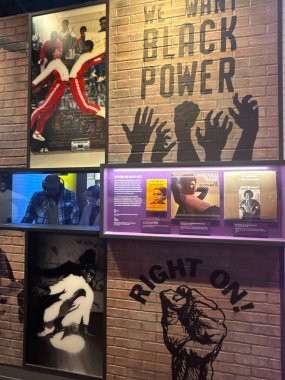 NASHVILLE, TN - 28 Şubat 2025 'te Nashville, Tennessee' deki Ulusal Afro-Amerikan Müzik Müzesi 'nde görülen Mesaj Sergisi.