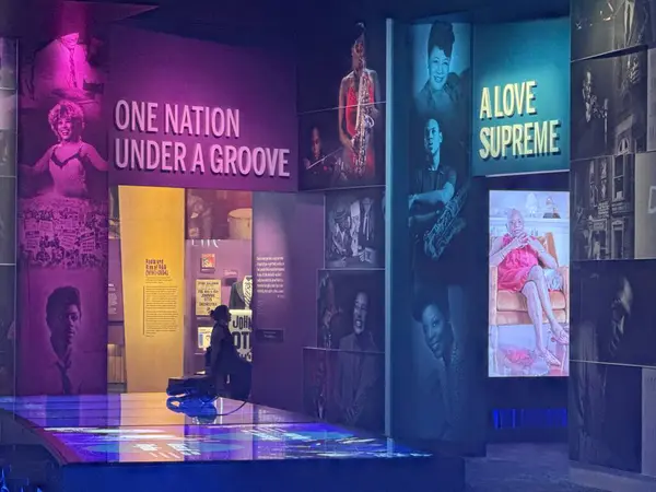 NASHVILLE, TN - 28 Şubat 2025 'te Nashville, Tennessee' deki Ulusal Afrika Amerikan Müzesi 'nde Rivers of Rhythm sergisi.