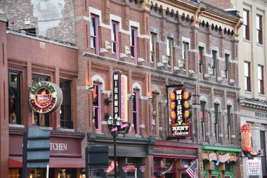 Nashville, Tennessee 'de Broadway, 2 Mart 2025' te görüldüğü gibi..
