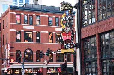 Nashville, Tennessee 'de Broadway, 2 Mart 2025' te görüldüğü gibi..