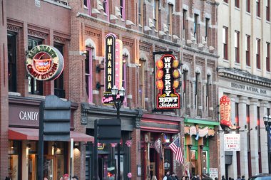 Nashville, Tennessee 'de Broadway, 2 Mart 2025' te görüldüğü gibi..