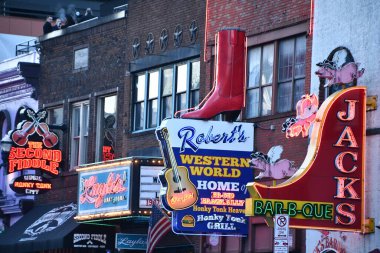 Nashville, Tennessee 'de Broadway, 2 Mart 2025' te görüldüğü gibi..