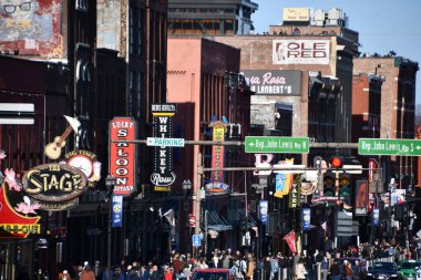Nashville, Tennessee 'de Broadway, 2 Mart 2025' te görüldüğü gibi..