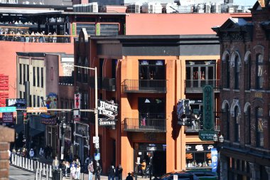 Nashville, Tennessee 'de Broadway, 2 Mart 2025' te görüldüğü gibi..