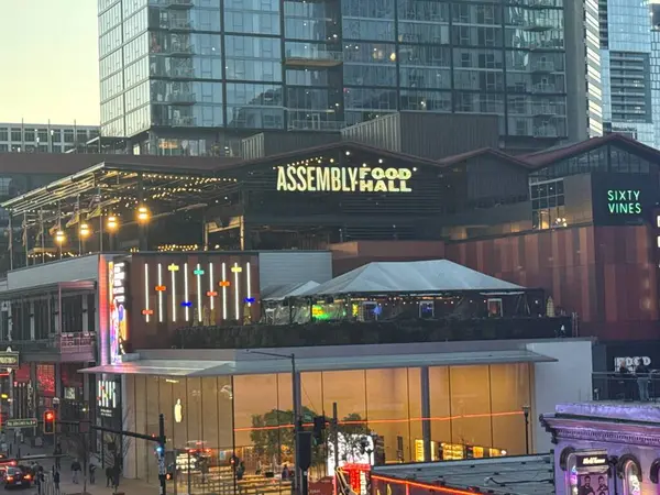 NASHVILLE, TN - 2 Mart 2025 'te Nashville, Tennessee' deki Assembly Food Hall.