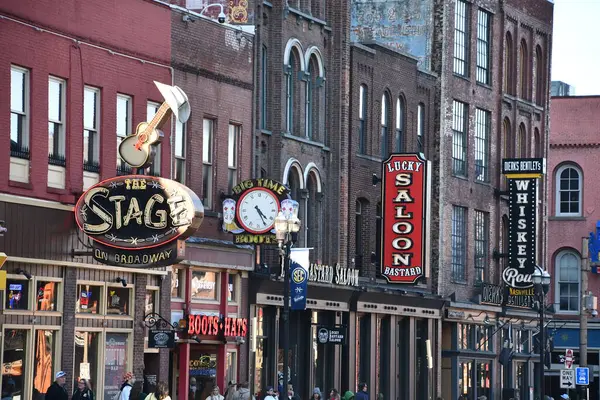 Nashville, Tennessee 'de Broadway, 2 Mart 2025' te görüldüğü gibi..