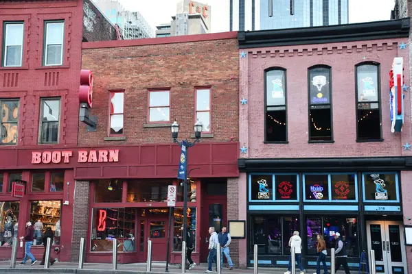 Nashville, Tennessee 'de Broadway, 2 Mart 2025' te görüldüğü gibi..