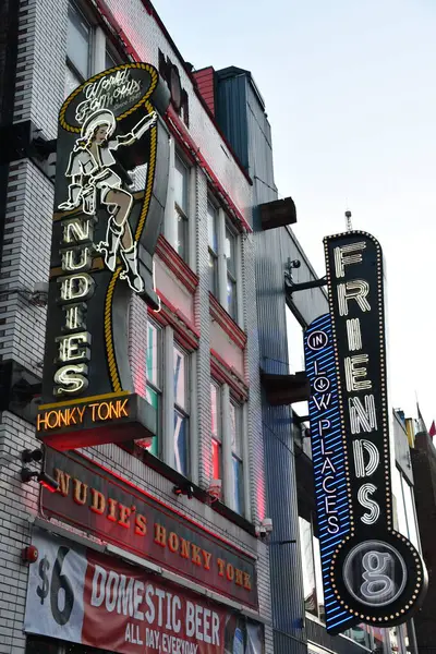 Nashville, Tennessee 'de Broadway, 2 Mart 2025' te görüldüğü gibi..