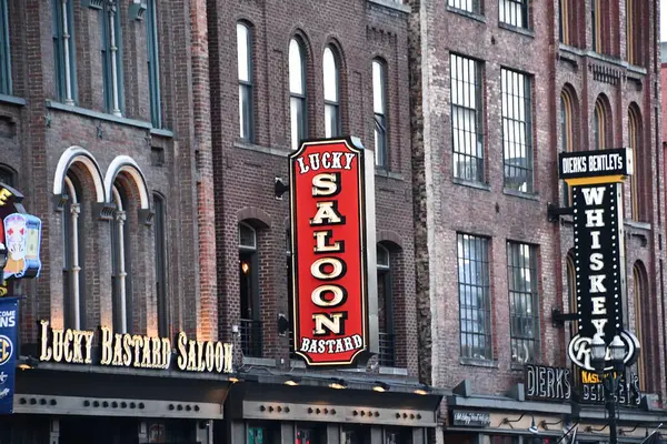 Nashville, Tennessee 'de Broadway, 2 Mart 2025' te görüldüğü gibi..