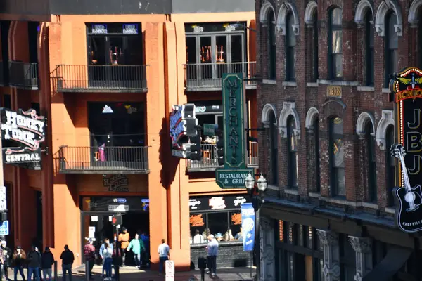 Nashville, Tennessee 'de Broadway, 2 Mart 2025' te görüldüğü gibi..