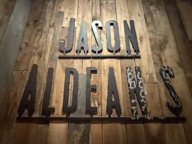 3 Mart 2025 'te Nashville, Tennessee' deki Jason Aldean 'ın Mutfağı + Çatı Üstü Bar.
