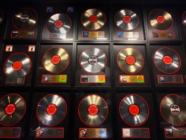 3 Mart 2025 'te Nashville, Tennessee' deki Johnny Cash Müzesi 'nde sergi açıldı..