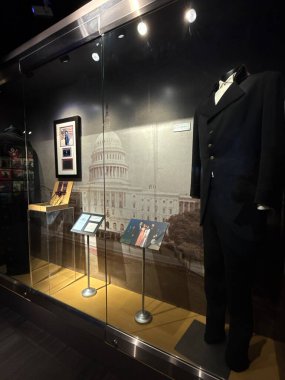 3 Mart 2025 'te Nashville, Tennessee' deki Johnny Cash Müzesi 'nde sergi açıldı..