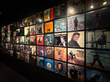 3 Mart 2025 'te Nashville, Tennessee' deki Johnny Cash Müzesi 'nde sergi açıldı..