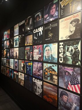 3 Mart 2025 'te Nashville, Tennessee' deki Johnny Cash Müzesi 'nde sergi açıldı..