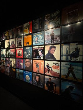 3 Mart 2025 'te Nashville, Tennessee' deki Johnny Cash Müzesi 'nde sergi açıldı..