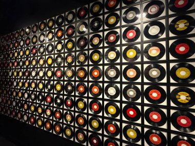 3 Mart 2025 'te Nashville, Tennessee' deki Johnny Cash Müzesi 'nde sergi açıldı..