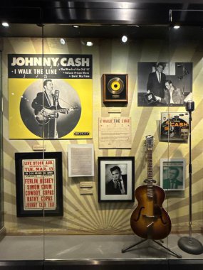 3 Mart 2025 'te Nashville, Tennessee' deki Johnny Cash Müzesi 'nde sergi açıldı..