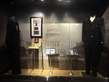 3 Mart 2025 'te Nashville, Tennessee' deki Johnny Cash Müzesi 'nde sergi açıldı..