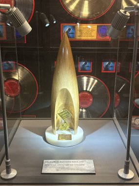 3 Mart 2025 'te Nashville, Tennessee' deki Johnny Cash Müzesi 'nde sergi açıldı..